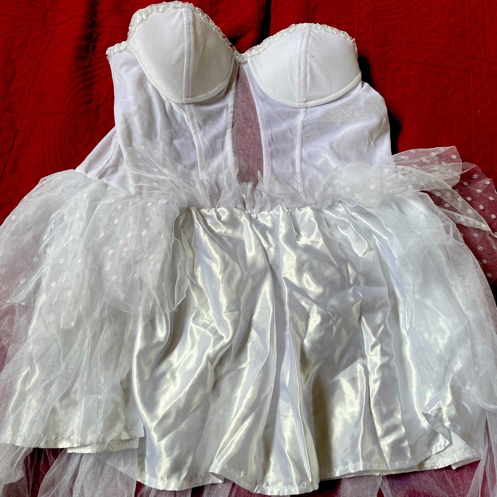 Large bride costume dress w small train